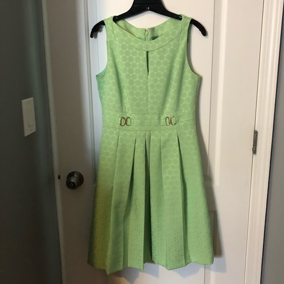 Tahari Dresses & Skirts - Tahari green dress